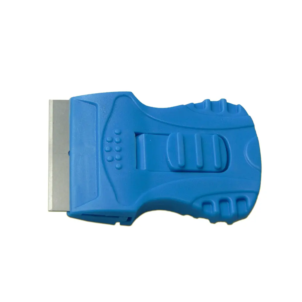 Robust plastic blade holder
